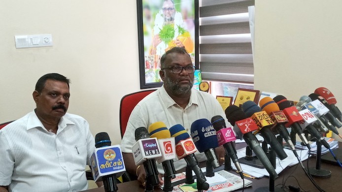 தீர்வுத் திட்டத்தை முன்வைத்து விட்டு பேச்சுக்கு அழையுங்கள்