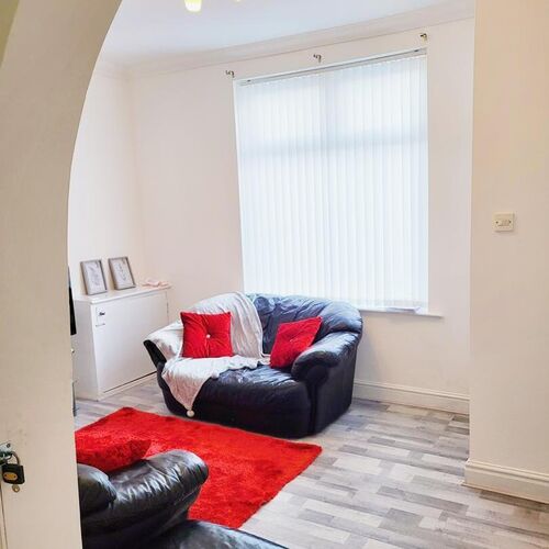 3 bed Mid Terraced For Rent