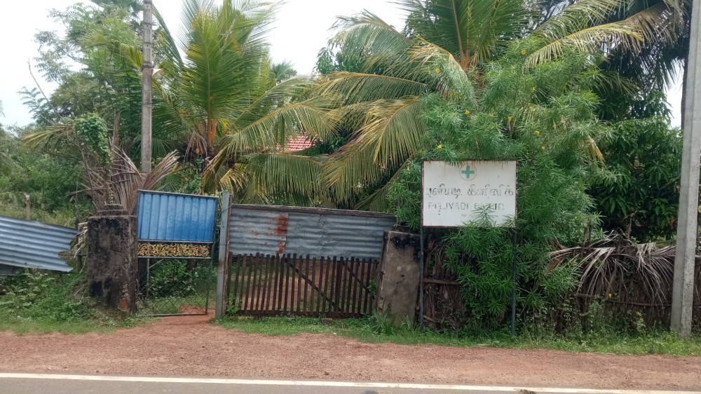 வைத்தியரிடம் கத்தி முனையில் நகை பணம் கொள்ளை