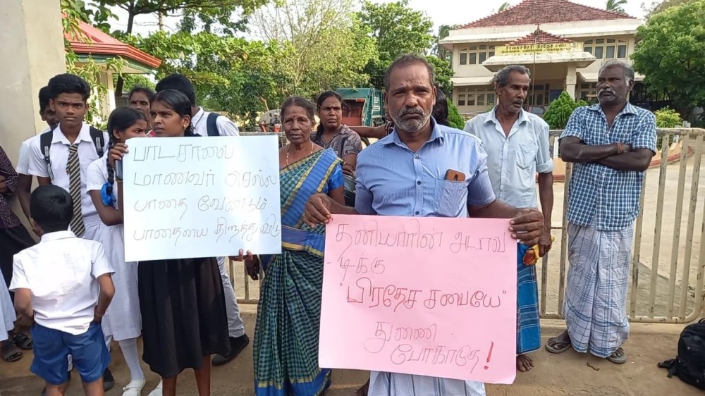 இராமாவில் தாவளை இயற்றாலை ஊரெல்லை வீதியை போராடி மீட்ட பொதுமக்கள்