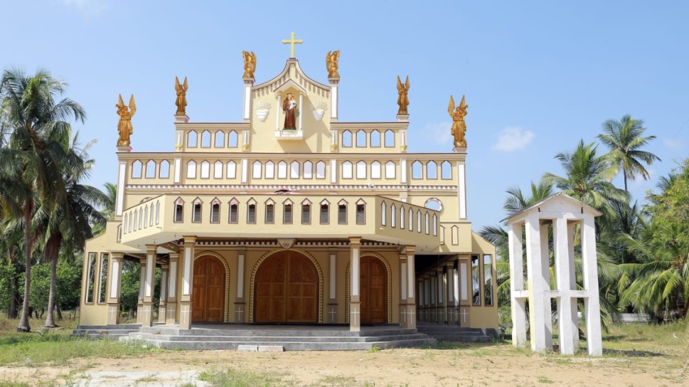 பள்ளங்கோட்டை புனித அந்தோனியார் ஆலயம் அபிஷேகம் செய்து திறந்து வைப்பு