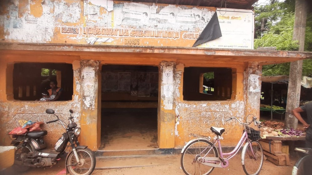 பேசாலையில் துர்நாற்றம் வெளிவந்து கொண்டிருக்கும் பிரதான பஸ் தரிப்பிடம்