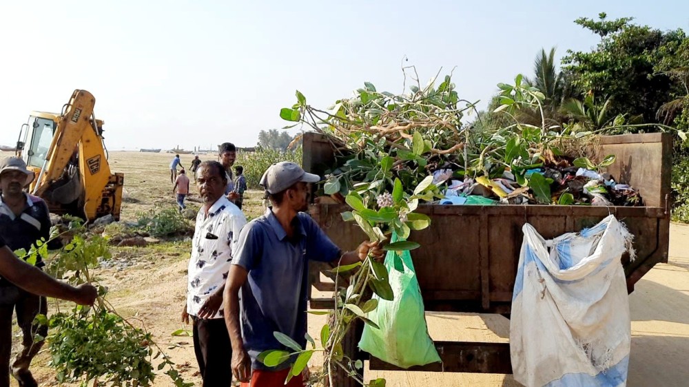 கல்முனையில் கடற்கரை சுத்திகரிப்பு வேலைத் திட்டம் வெற்றிகரமாக முன்னெடுப்பு