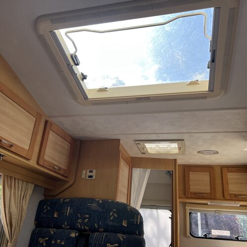 Swift Sunseeker 100 Motorhome 5 Berth 2005 Peugeot Boxer SWB 2.0 HDi