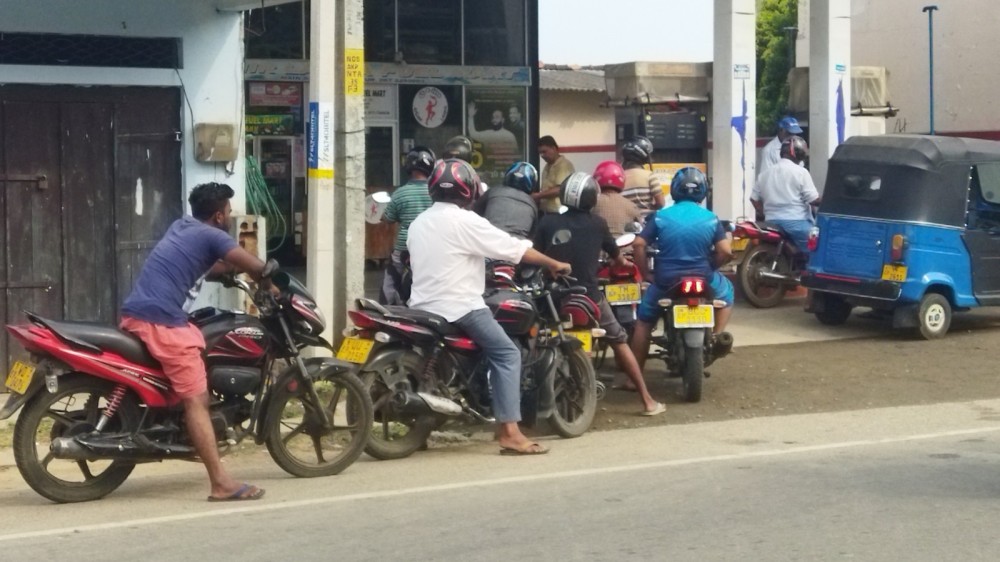 மீண்டும் கியூ வரிசை