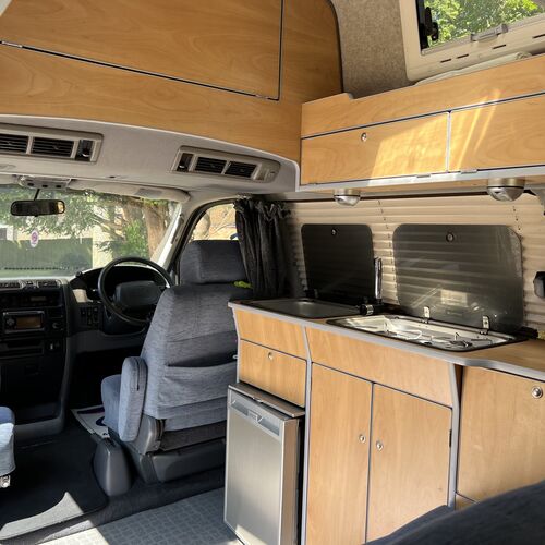 Toyota Granvia WELLHOUSE Camper Van 4 Berth 2690cc Petrol/LPG Automatic PRO Conversion 65058 Miles