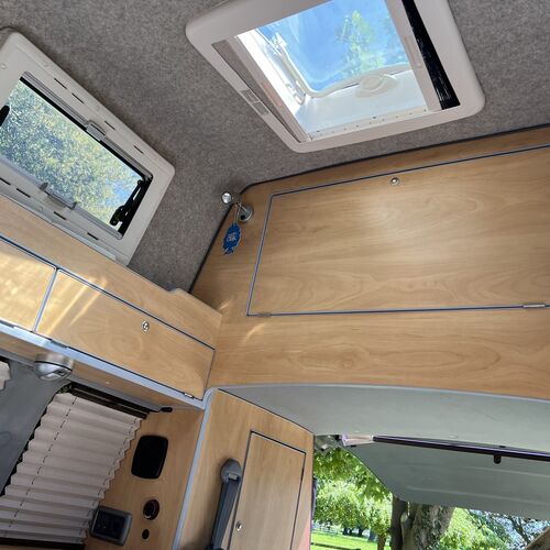 Toyota Granvia WELLHOUSE Camper Van 4 Berth 2690cc Petrol/LPG Automatic PRO Conversion 65058 Miles