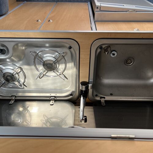 Toyota Granvia WELLHOUSE Camper Van 4 Berth 2690cc Petrol/LPG Automatic PRO Conversion 65058 Miles