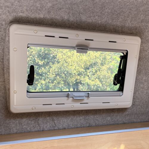 Toyota Granvia WELLHOUSE Camper Van 4 Berth 2690cc Petrol/LPG Automatic PRO Conversion 65058 Miles