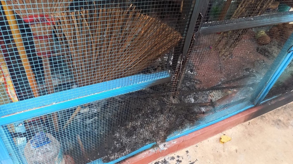 தீயில் வர்த்தக நிலையம்