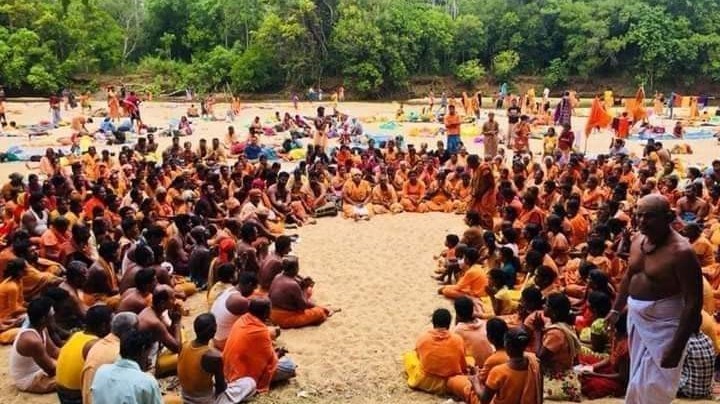 கதிர்காமக் கந்தனினைப்பாரக்க முருக பக்தர்கள் வேல்களுடன் பயணம்