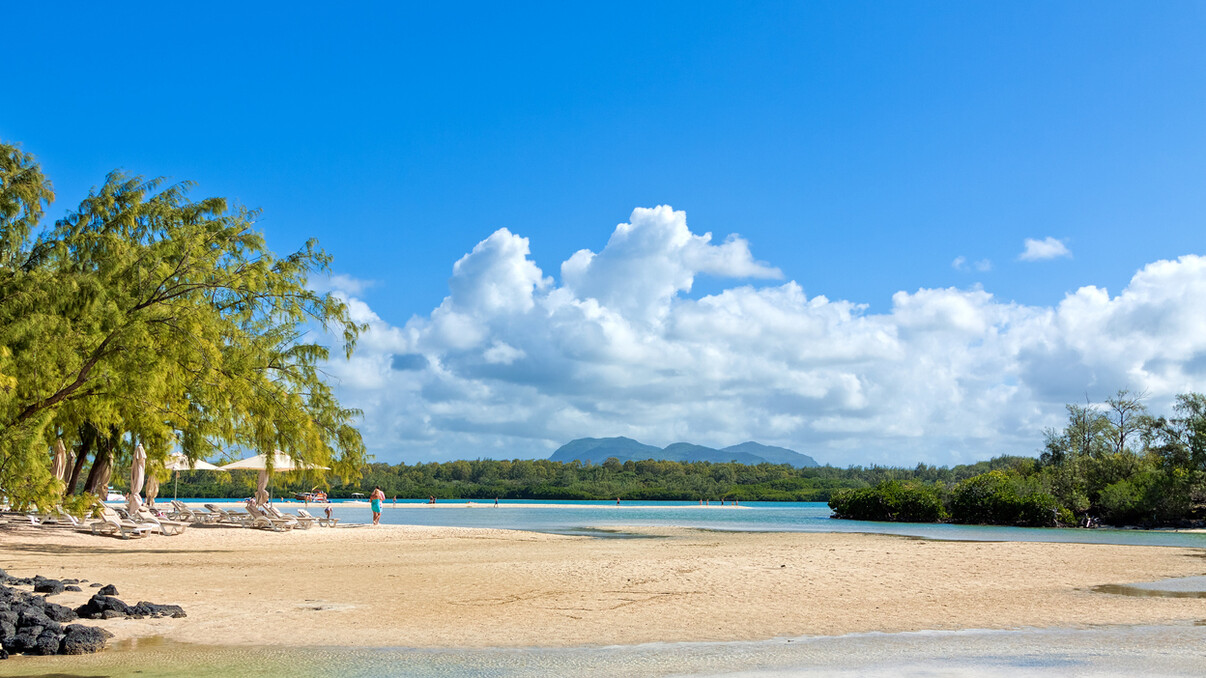Ile aux Cerfs Tours - Island of Ile aux Cerfs