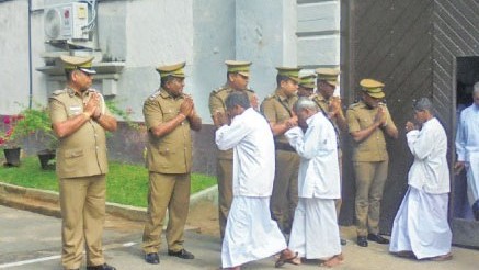 கைதிகள் விடுதலை