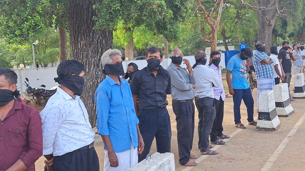 கஜேந்திரகுமார் கைது - ஆரம்பமான கவனவீர்ப்பு  போராட் டம்