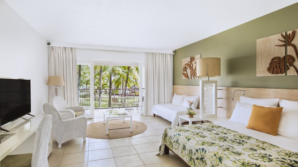 Victoria Beachcomber Resort & Spa