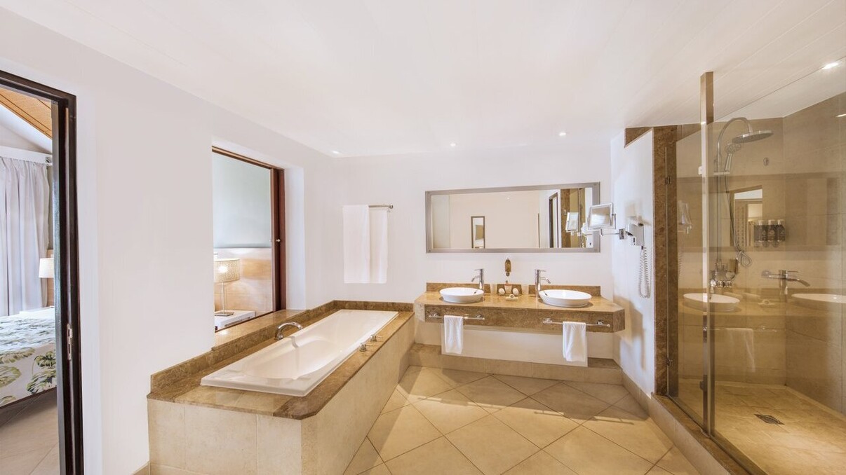 Victoria Beachcomber Resort & Spa