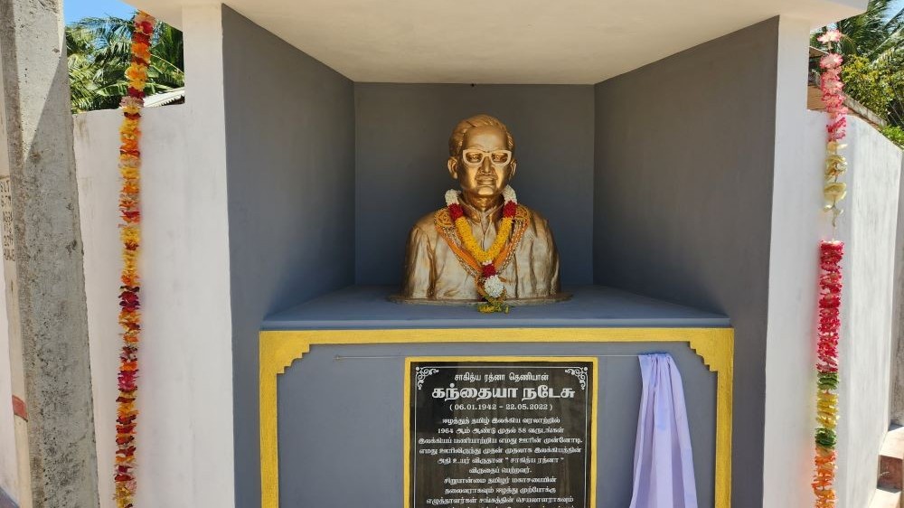 தெணியானின் சிலை வடமராட்சியில் திறப்பு