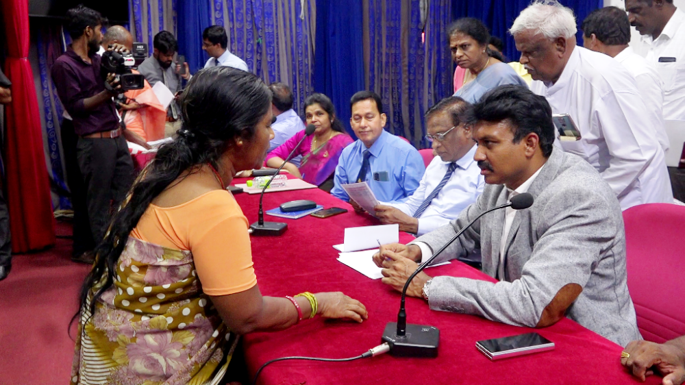 முதலாவது நடமாடும் மக்கள் சேவை