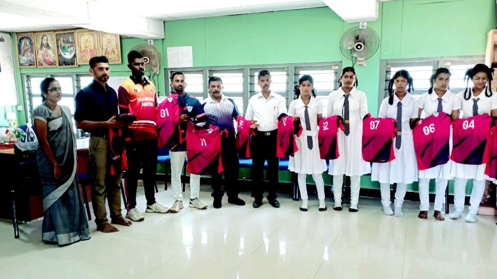 கல்வி சேவையோடு விளையாட்டு துறையினையும் ஊக்குவிக்கும் வங்காலை குழு.