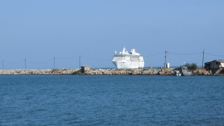 யாழ்ப்பாணத்தை வந்தடைந்த இந்தியக் கப்பல்! - திறக்கப்பட்ட  கே.கே.எஸ். துறைமுகமும்