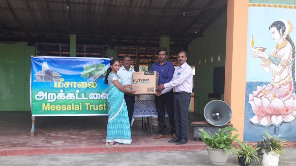 மீசாலை அறக்கட்டளையினால் வழங்கப்பட்ட கணினித் தொகுதி