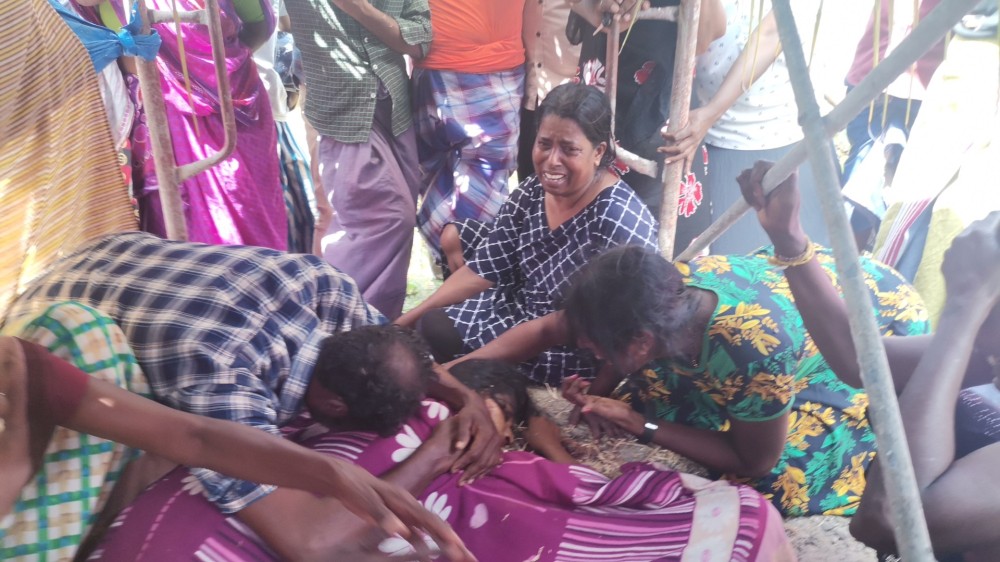 விபத்தில் சிக்குண்டு உயிரிழந்த தாயும், மகளும்