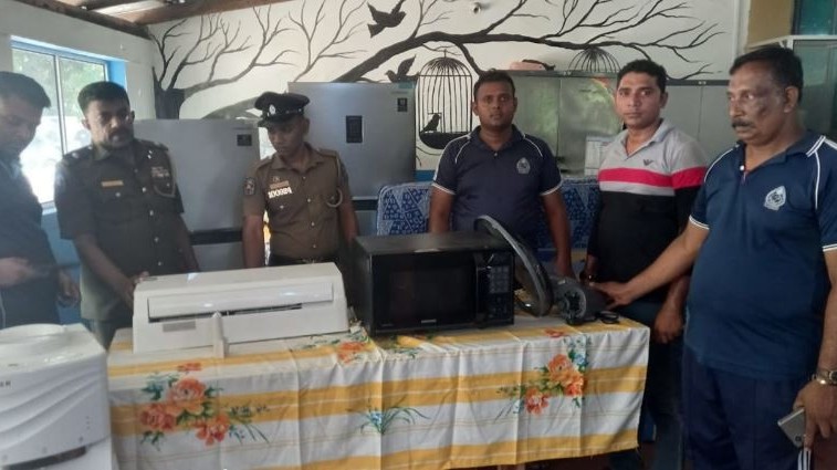 சாவகச்சேரிப் பொலிஸாரின் அதிரடி நடவடிக்கையில் பல இலட்சப் பொருட்கள் மீட்பு