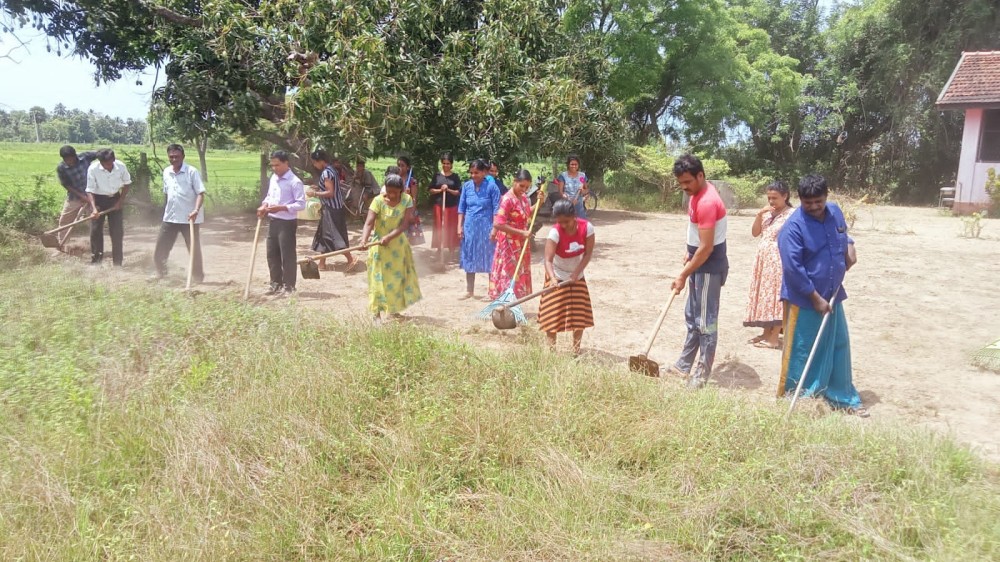 தியாகிகள் தின சிரமதானம்