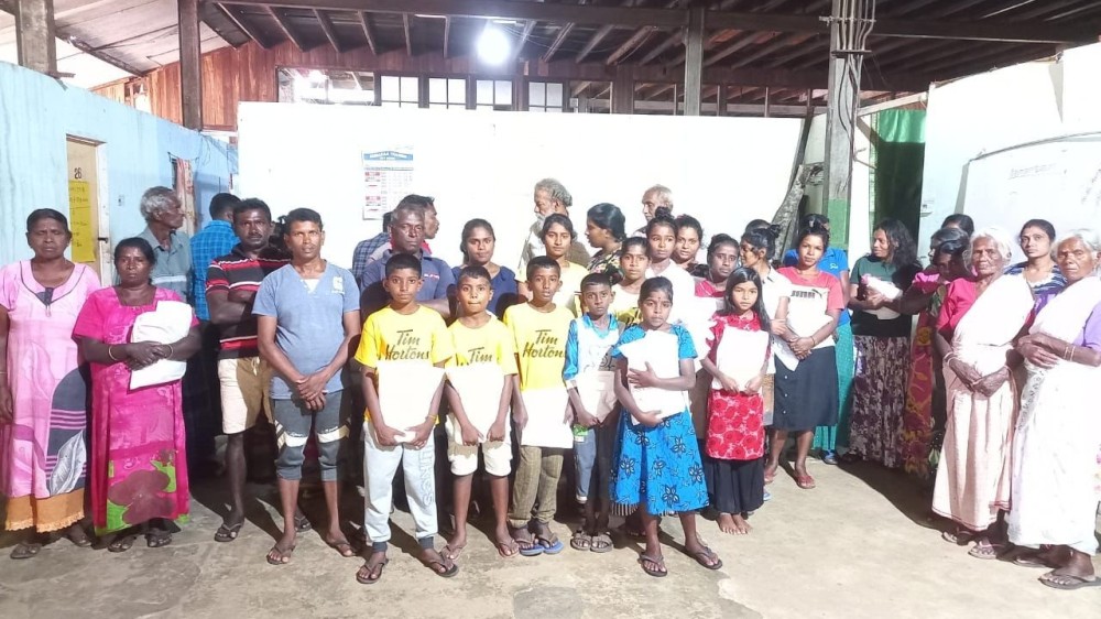 பாதிக்கப்பட்ட மலையக மக்களுக்கு உதவிய சந்நிதியான் ஆச்சிரமம்