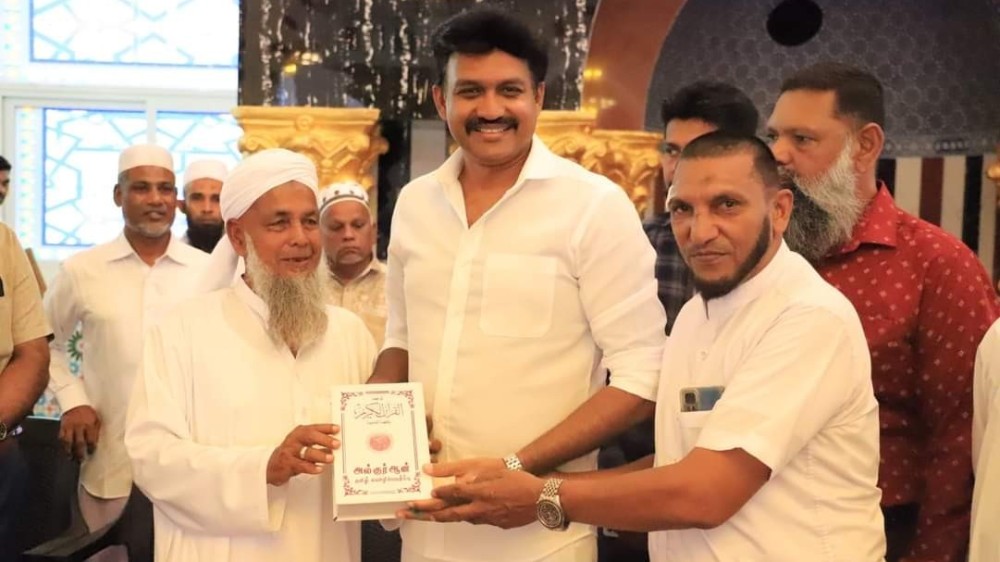 ஆளுநர் தரிசனம்