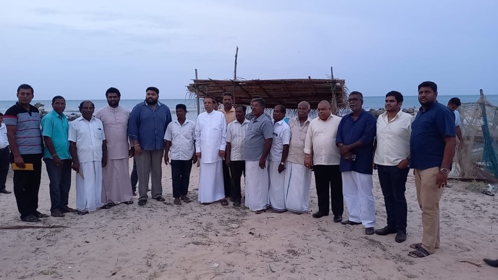 கடற்றொழிலாளர்களை சந்தித்து கலந்துரையாடிய  முன்னாள் ஜனாதிபதி