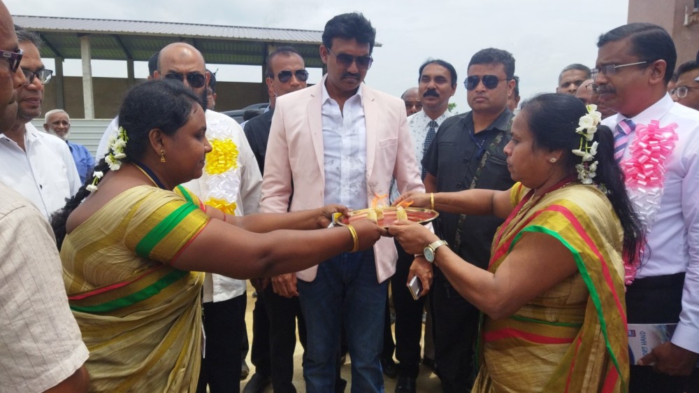 நிந்தவூரில் ஆளுநருக்குப் பெருவரவேற்பு