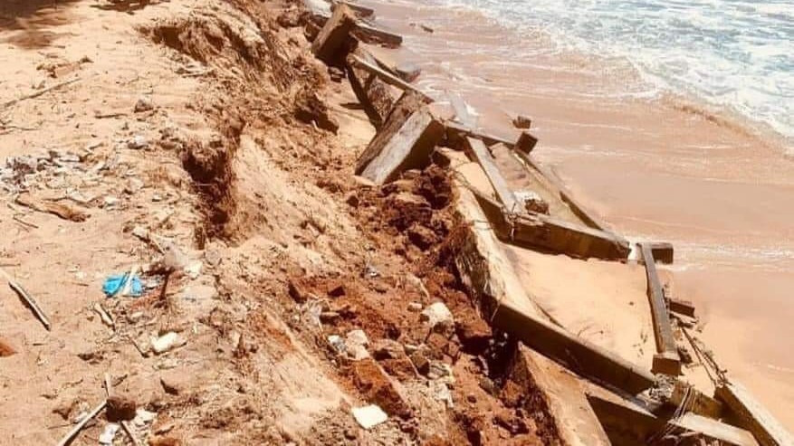 கடலரிப்பினால் காவு கொள்ளப்படும் பீச் பார்க்