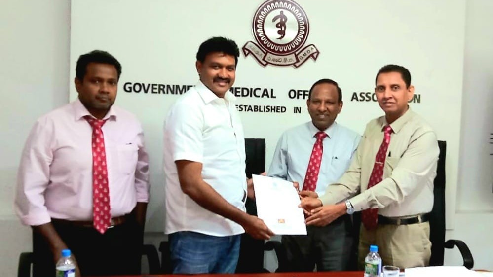 ஆளுநருடன் கைக்கோர்த்த அதிகாரிகள் சம்மேளனம்