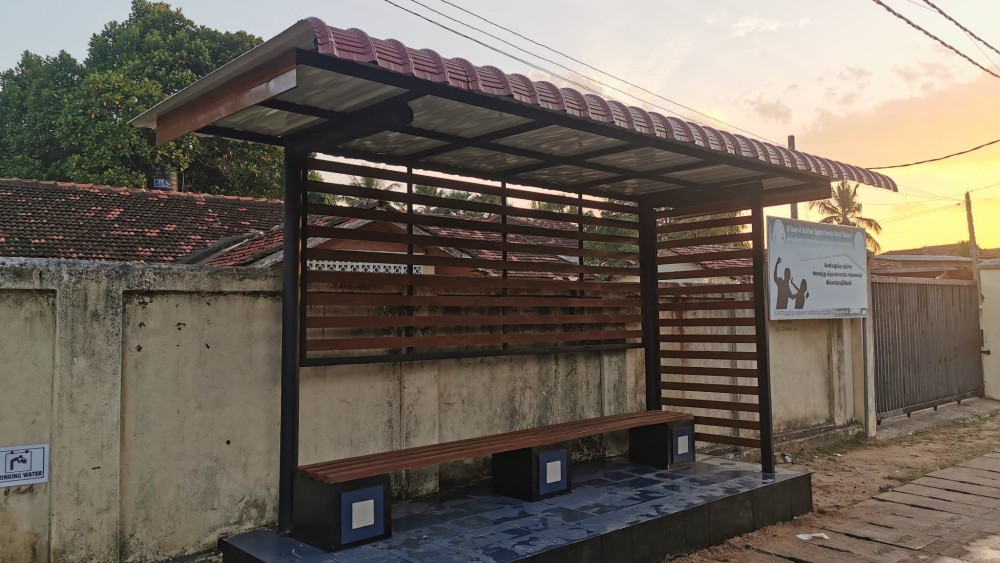 மக்கள் பாவனைக்கு பஸ் தரிப்பிடம்