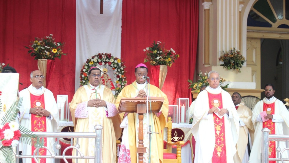 யாழ்ப்பாணம் குருநகர் புனித ஜேம்ஸ் ஆலய வருடாந்த திருவிழாவில் பாப்பரசரின் இலங்கைக்கான பிரதிநிதி