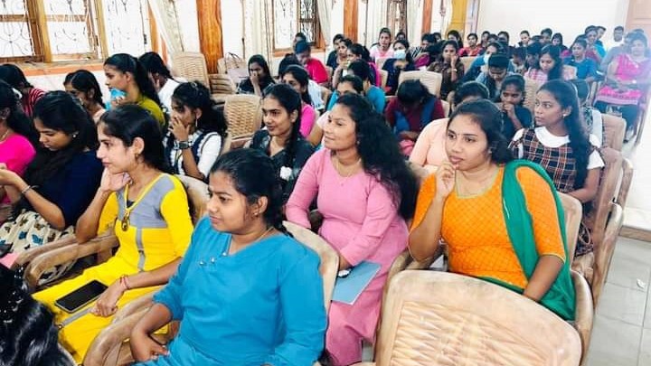 தென்எருவில்பற்று பிரதேசத்தில் தொழில்சந்தை நடைபெற்றது