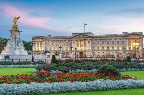 Exploring Buckingham Palace: A Royal Experience