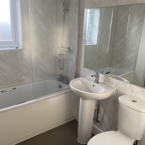 QUEENSWAY, BLETCHLEY - 2 BEDROOMS