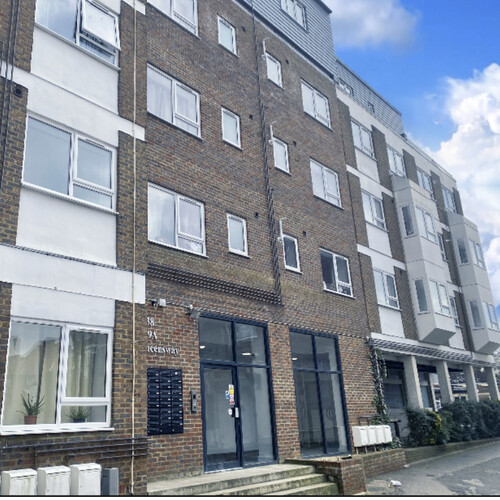 QUEENSWAY, BLETCHLEY - 2 BEDROOMS