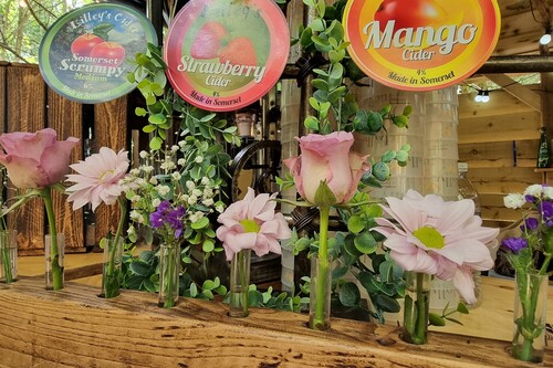 Gallery | Jolly Hucksters Mobile Bar Company | mobile bar Hertfordshire/mobile bar Buckinghamshire/mobile bar Hertfordshire/Wedding bar Buckinghamshire | wedding bar Hertfordshire | Real ale events bar /corporate events Hertfordshire/party bars Buckinghamshire/charity event bars