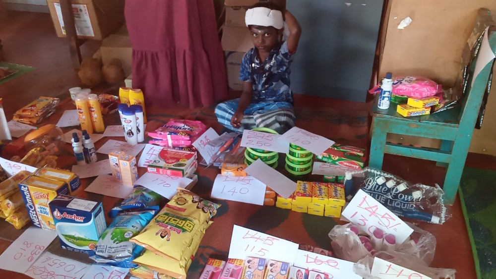 ஏழாலை புனித இசிதோர் முன்பள்ளியில் இடம்பெற்ற சிறார்களின் சிறுவர் சந்தை