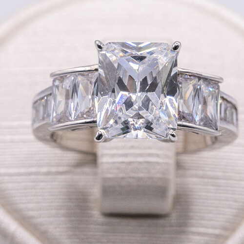 Tycoon cut zirconia gem stone set on 925 sterling silver ring