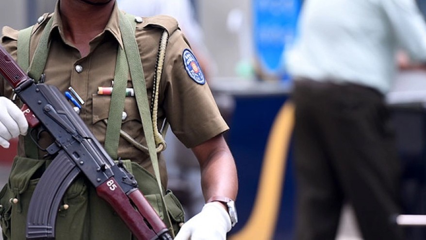 பொலிஸ்காரர் சிக்கினார்