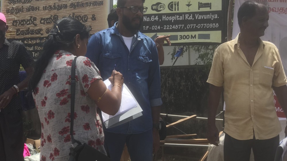 சுகாதார அமைச்சருக்கு எதிராக  வவுனியாவில் கையெழுத்து போராட்டம்!