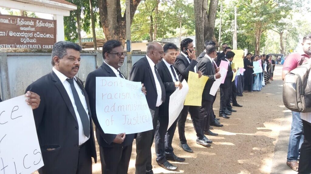 சரத் வீரசேகரவின் கருத்தை கண்டித்து முல்லை சட்டத்தரணிகள் போராட்டம்!