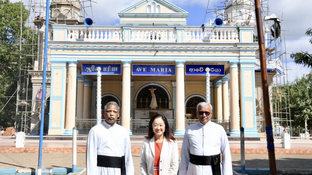 மன்னாரில் மதங்களுக்கிடையிலான ஒற்றுமையின் சக்தி வாய்ந்த சின்னம் மடு மாதா ஆலயம் - அமெரிக்க தூதுவர்