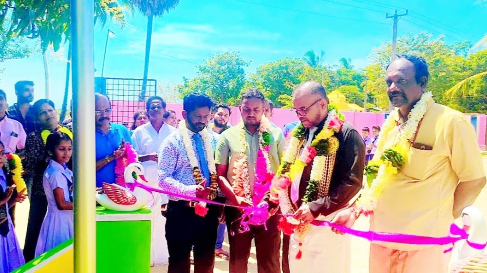 பெற்றோரை எதிரிகளாக கருதும் அவல நிலை