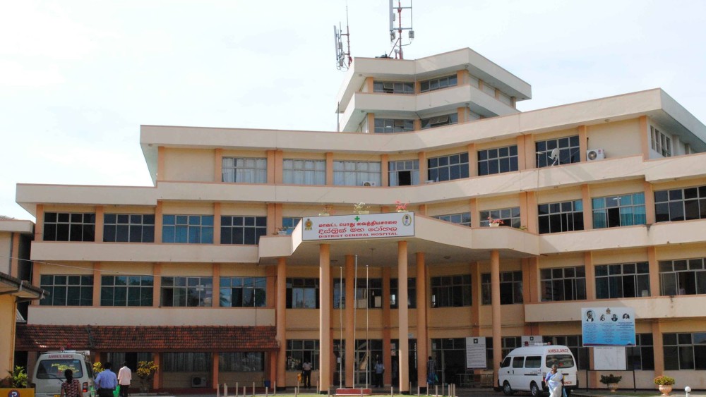 வைத்தியர்கள் வெளியேற்றம். சேவையா? வசதியா?