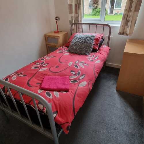 Lansdown Castle Drive ground floor apartment For 3 Nr cheltenham Railway Station